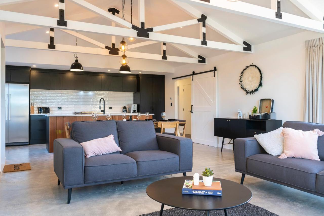 Black Barn Modern: Luxe Martinborough Escape Bagian luar foto
