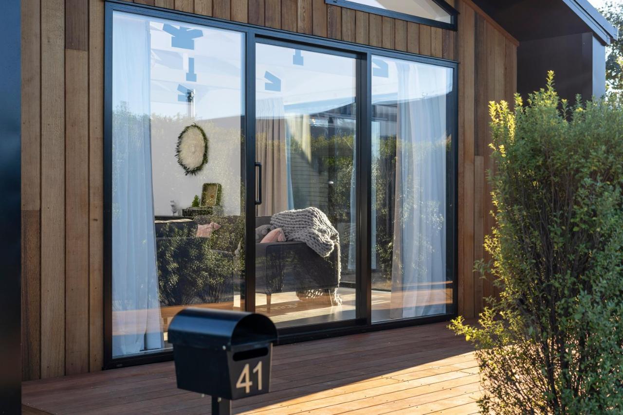 Black Barn Modern: Luxe Martinborough Escape Bagian luar foto