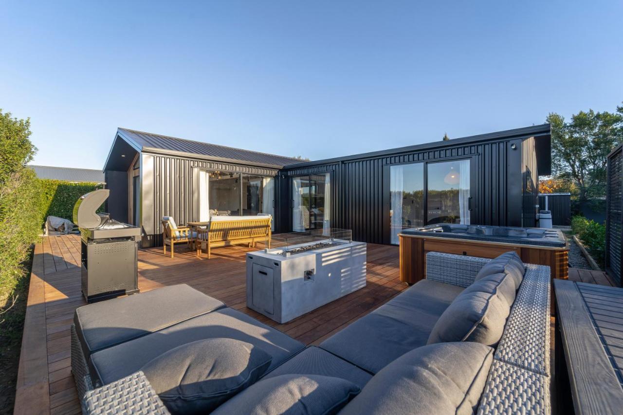 Black Barn Modern: Luxe Martinborough Escape Bagian luar foto