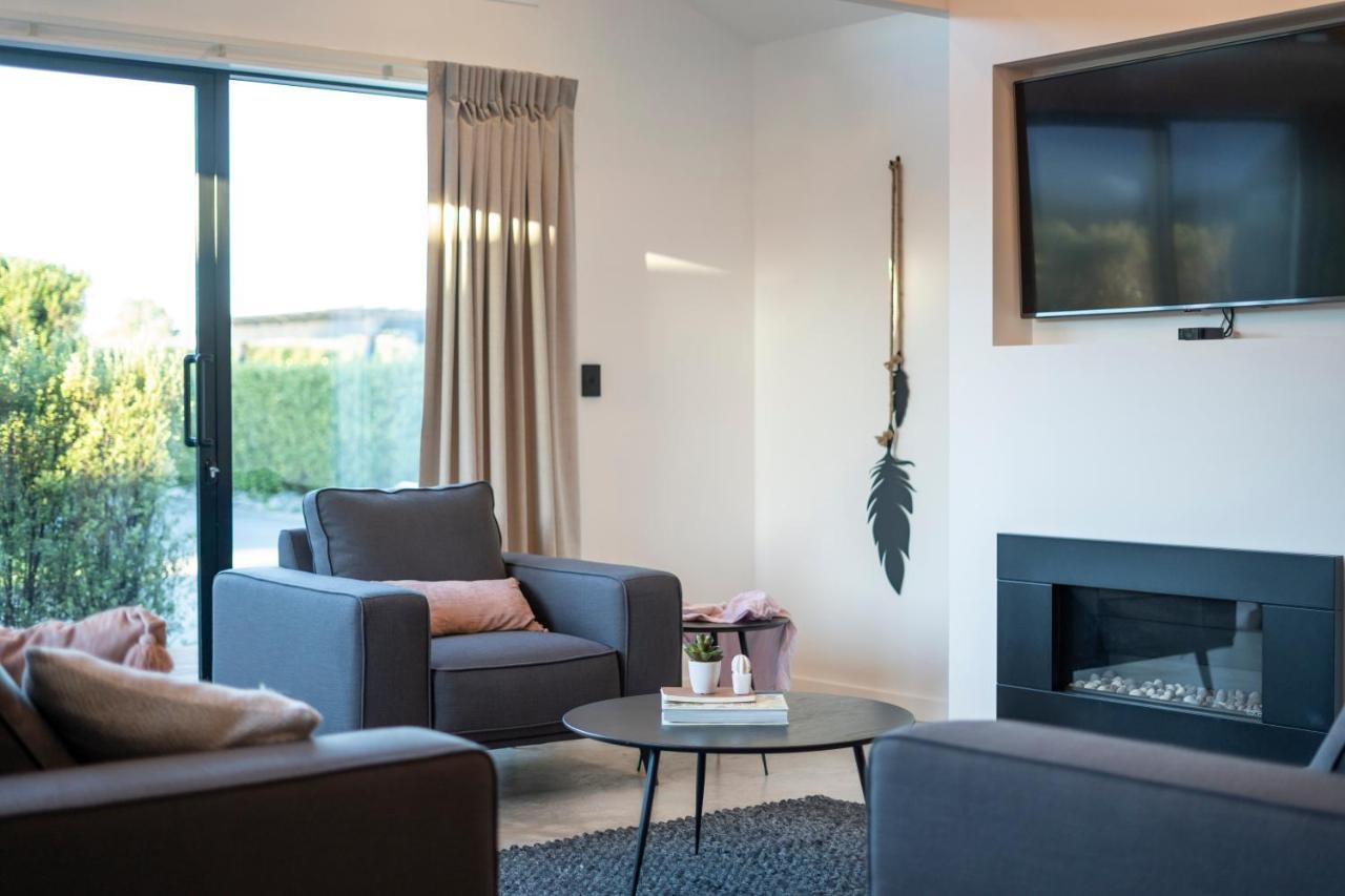 Black Barn Modern: Luxe Martinborough Escape Bagian luar foto