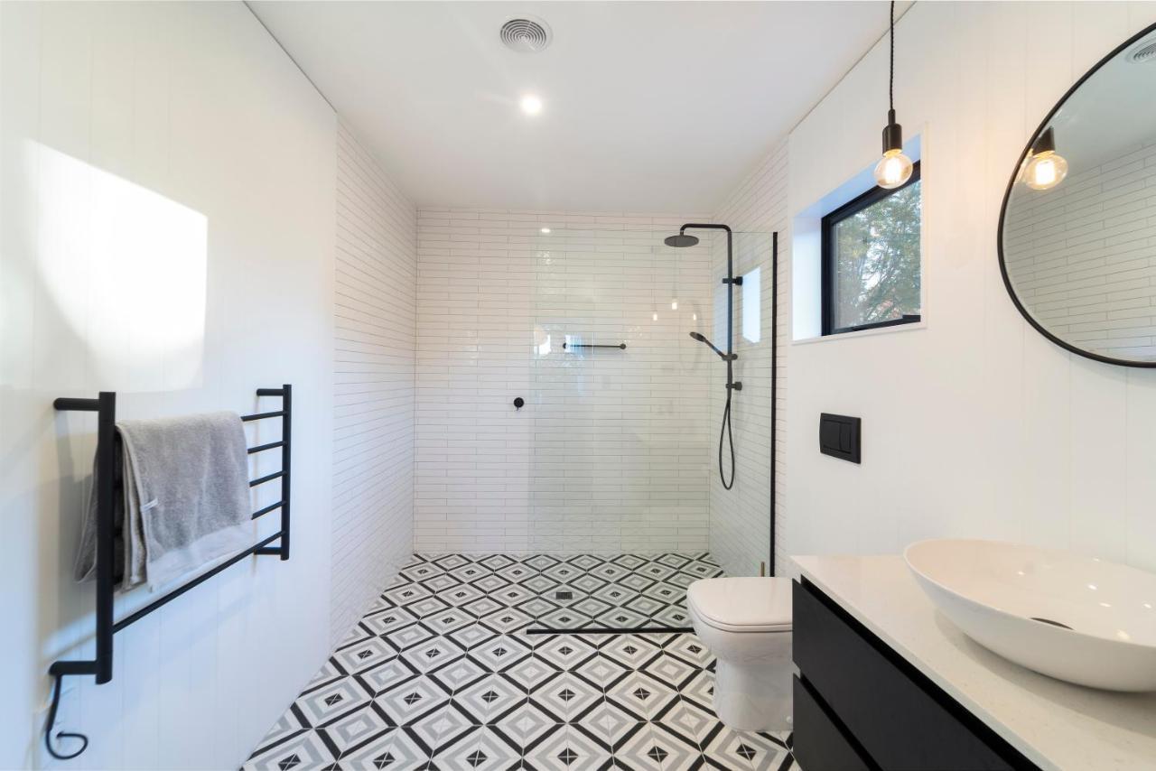 Black Barn Modern: Luxe Martinborough Escape Bagian luar foto