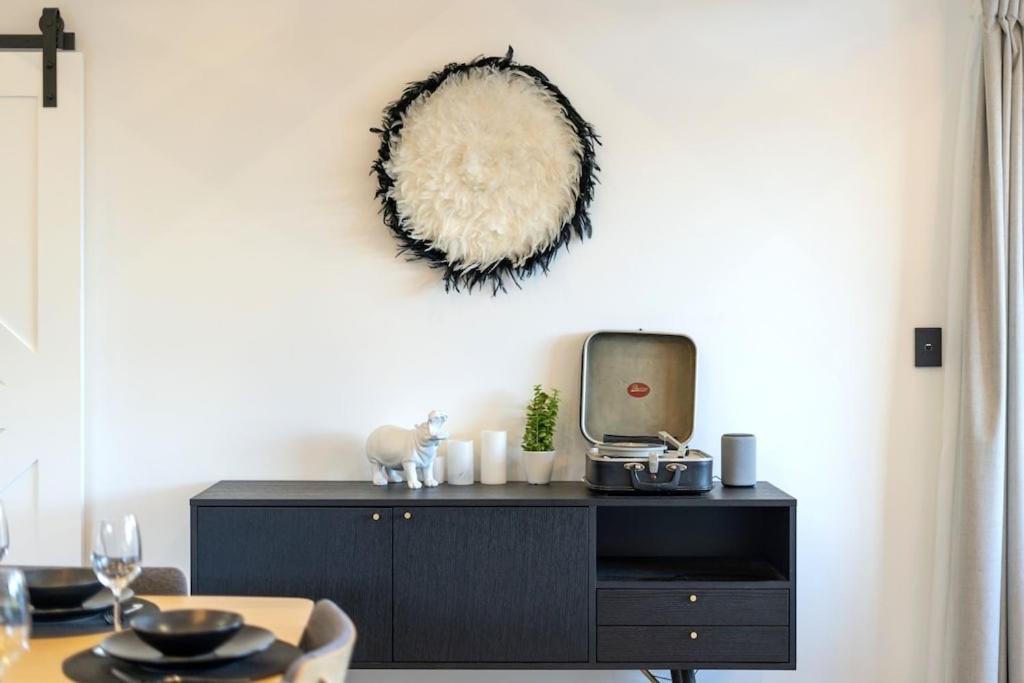 Black Barn Modern: Luxe Martinborough Escape Bagian luar foto