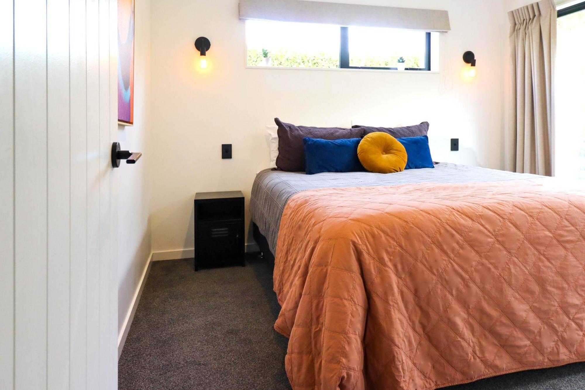 Black Barn Modern: Luxe Martinborough Escape Bagian luar foto